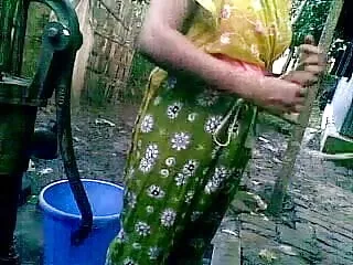 SEXY भोजपुरी हिंदी सेक्सी मूवी MOM 62 रेडहेड एक युवा के साथ एक कार में परिपक्व