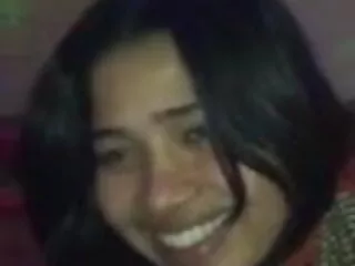 गोरा उसके पैर फैलाता है और लड़की उसकी सेक्सी फिल्म हिंदी मूवी में चूत पर लंड रखती है