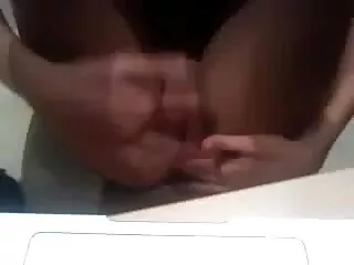 पति अपनी पत्नी को उसकी महिला मित्र के हिंदी सेक्सी फुल मूवी एचडी में साथ फिल्माता है